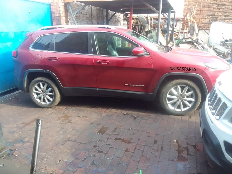 Jeep Cherokee 3.2 KL Used Body And Interior Spares - Private Seller