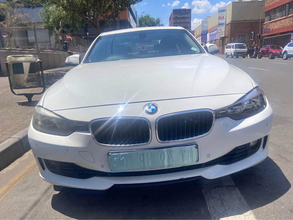 2013 BMW 320i F30