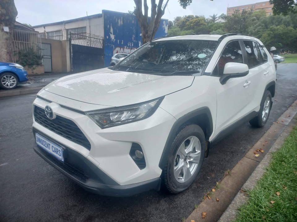 Toyota Rav4 2020 Model, 2.0 petrol, Automatic, white color, Mileage 140000kms, Service boo