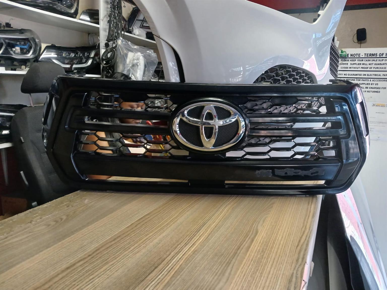 MAIN GRILL 2020 TOYOTA HILUX GD6 FOR SALE - Private Seller MAIN GRILL 2020 TOYOTA HILUX GD6 FOR SALE - Private Seller