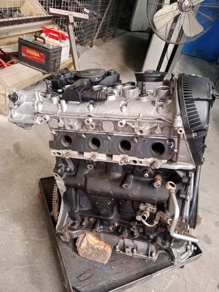 Vw CDH 1.8T Engine - Head block and sump - Private Seller Vw CDH 1.8T Engine - Head block and sump - Private Seller
