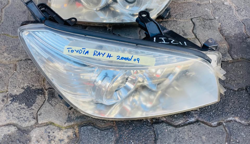 Toyota RAV4 Headlights 2006/09 - Private Seller Toyota RAV4 Headlights 2006/09 - Private Seller