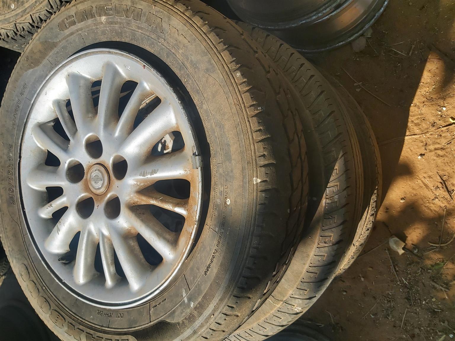 Rim and tyre Chrysler voyager - Private Seller