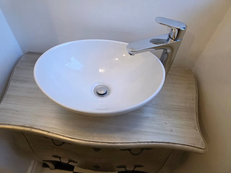 Small vanity, complete with basin and Hansgrohe tap.