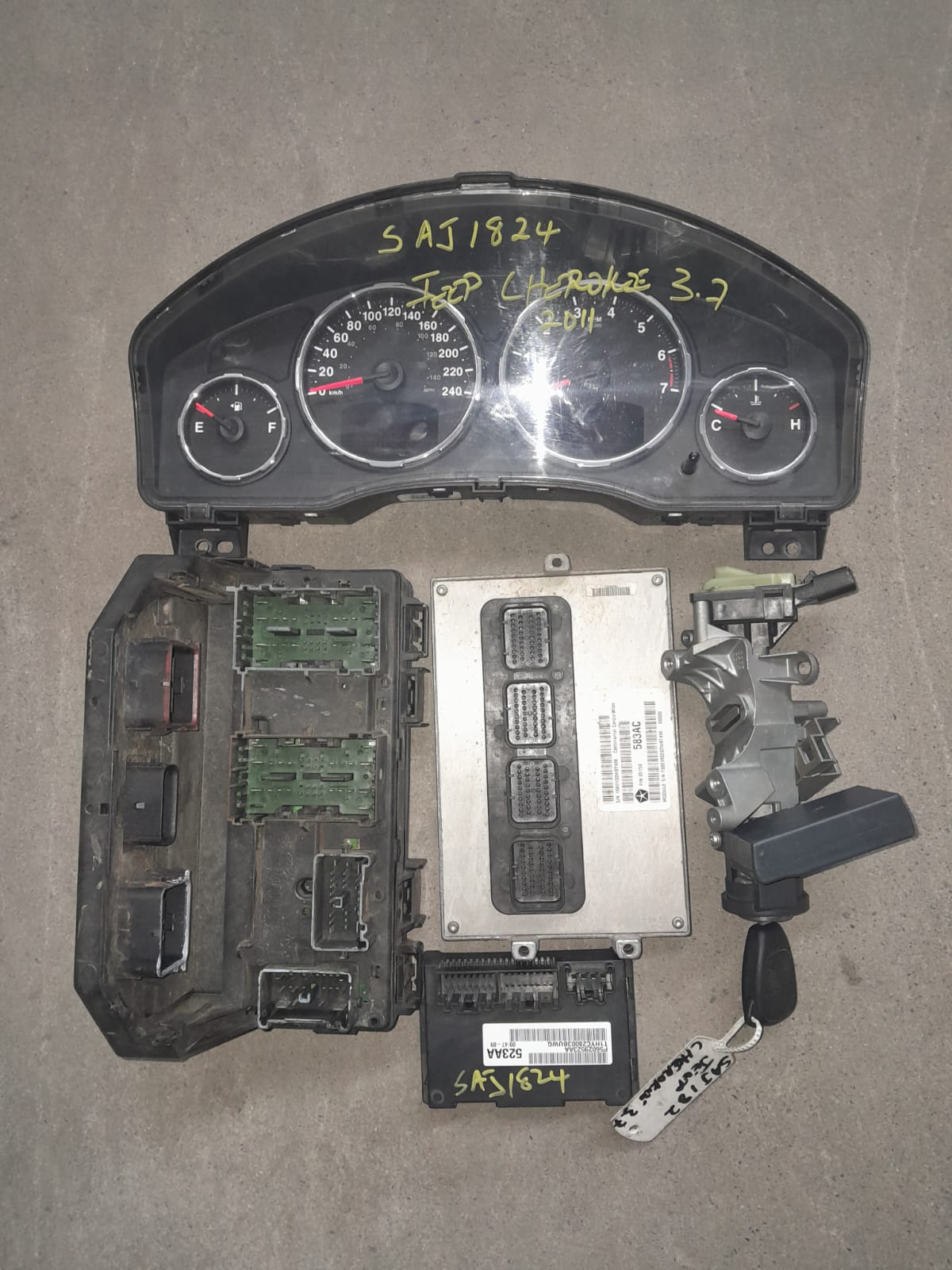 Jeep Cherokee 3.7l complete lockset for sale - Private Seller Jeep Cherokee 3.7l complete lockset for sale - Private Seller