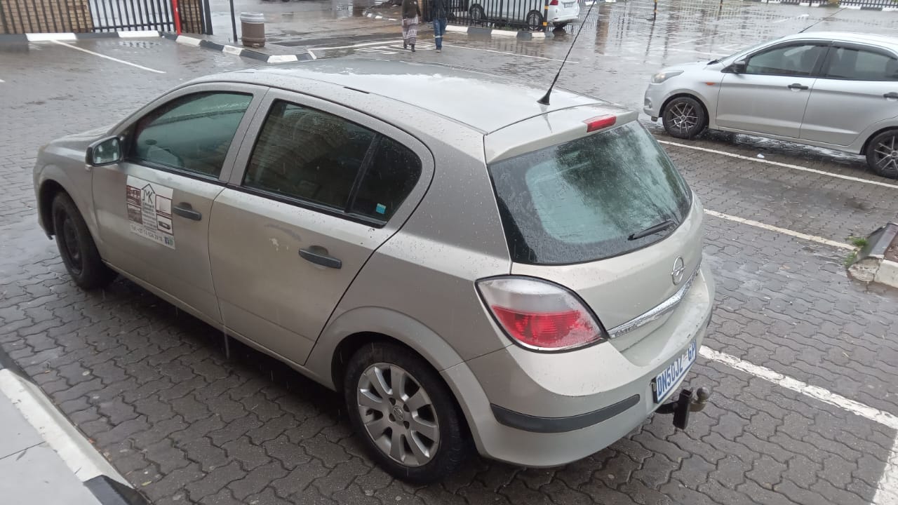 Opel astra 1.6. It is a 2009