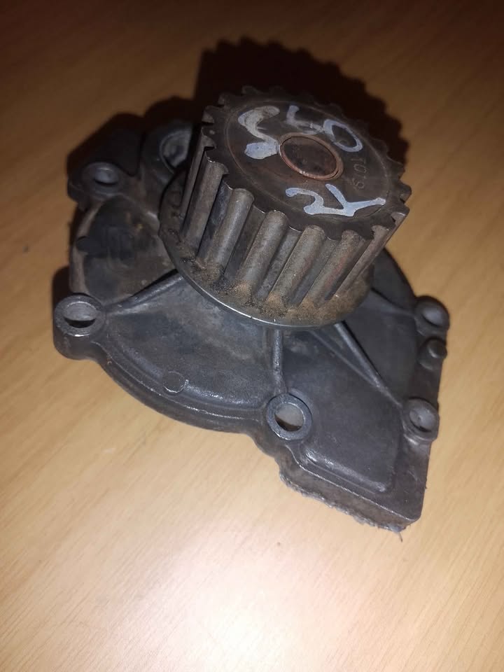 VOLVO S60 2L WATER PUMP AVAILABLE FOR SALE (DELIVERY COUNTRY WIDE) - Private Seller