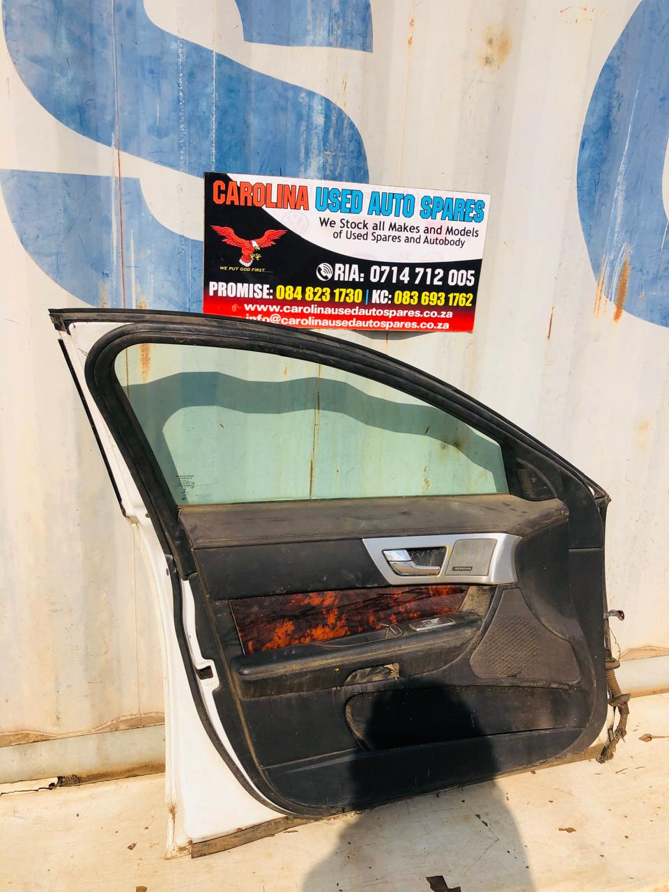 Jaguar XF left side complete front door - Private Seller