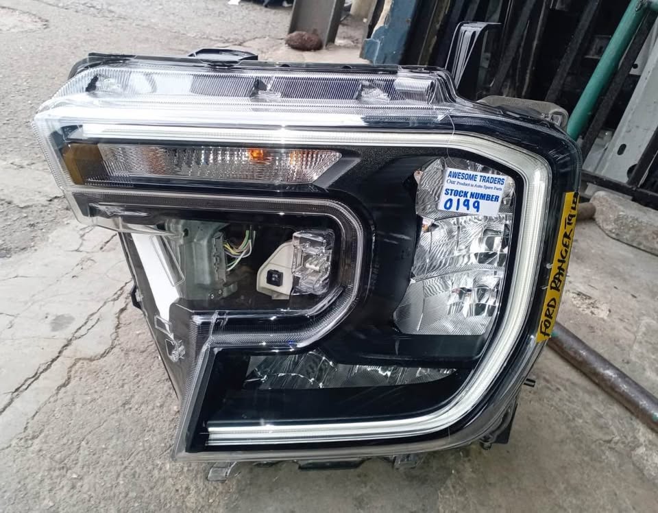 Ford Ranger T9 Headlight Leftside - Private Seller Ford Ranger T9 Headlight Leftside - Private Seller