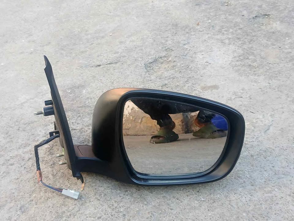 Suzuki swift right side mirror - Private Seller Suzuki swift right side mirror - Private Seller