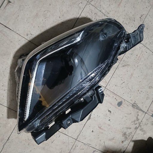 Suzuki swift headlight - Private Seller Suzuki swift headlight - Private Seller