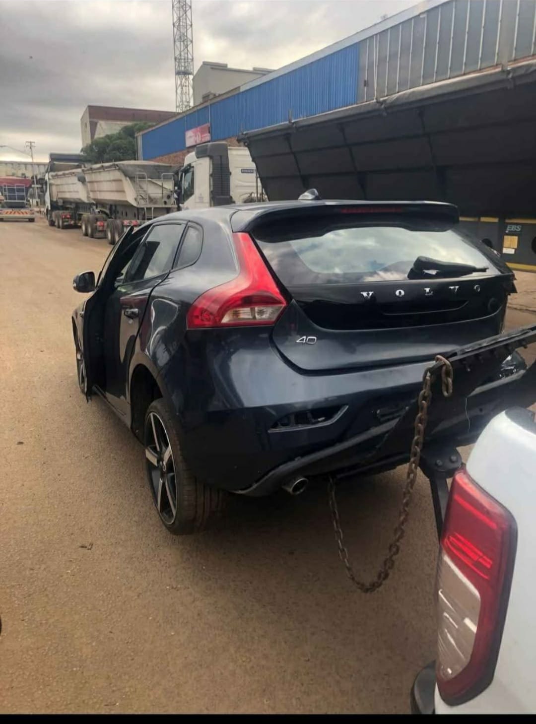 V40 2011-2016 STRIPPING FOR SPARES 065 166 9216 - Private Seller V40 2011-2016 STRIPPING FOR SPARES 065 166 9216 - Private Seller