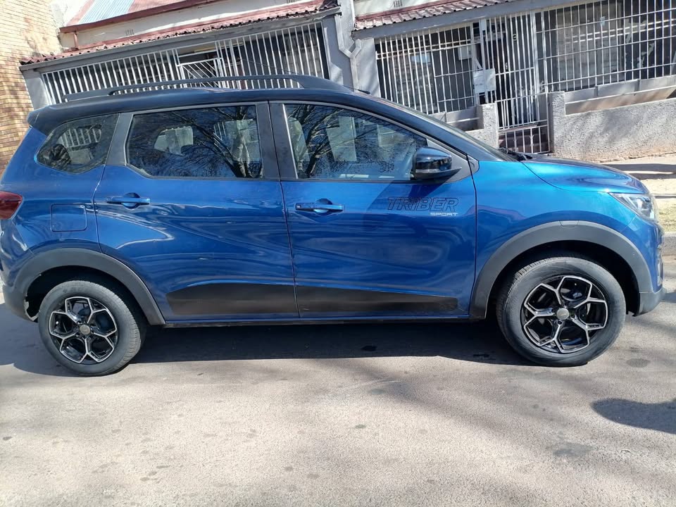 2021 RENAULT TRIBER 1.0 SPORT 7 SEATER MANUAL TRANSMISSION IN EXCELLENT CONDITION