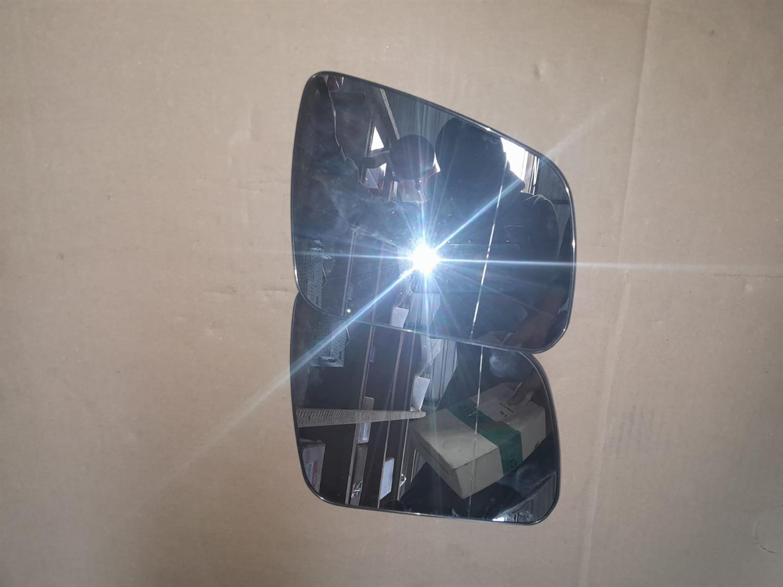 MERCEDES BENZ W204 BOTH SIDES DOORS MIRRORS 2007-09 FOR SALE - Private Seller
