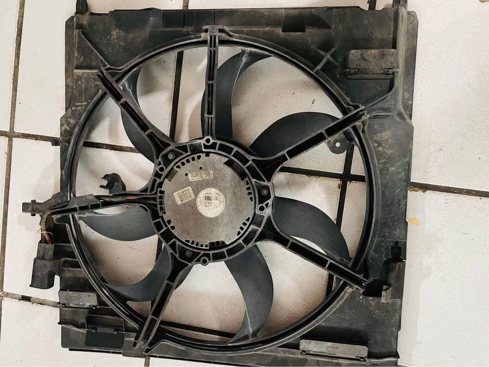 BMW E70 X5 fan for sale call or WhatsApp - Private Seller