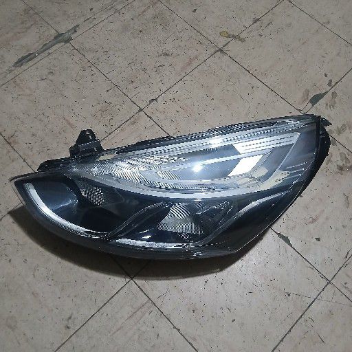 Renault Clio 4 headlight - Private Seller Renault Clio 4 headlight - Private Seller