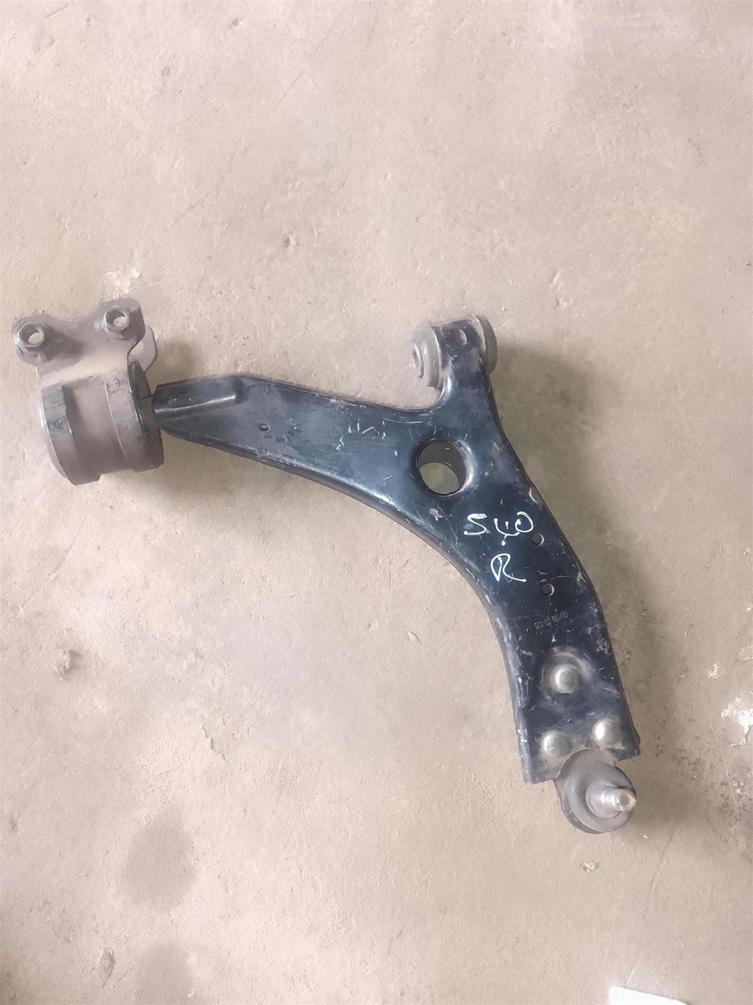 VOLVO S40/V50 2005-2006 RIGHT CONTROL ARM FOR SALE. - Private Seller VOLVO S40/V50 2005-2006 RIGHT CONTROL ARM FOR SALE. - Private Seller