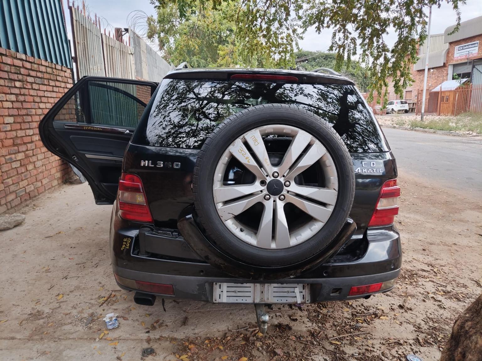 Mercedes ML350 cdi tailgate boot lid for sale used - Private Seller Mercedes ML350 cdi tailgate boot lid for sale used - Private Seller