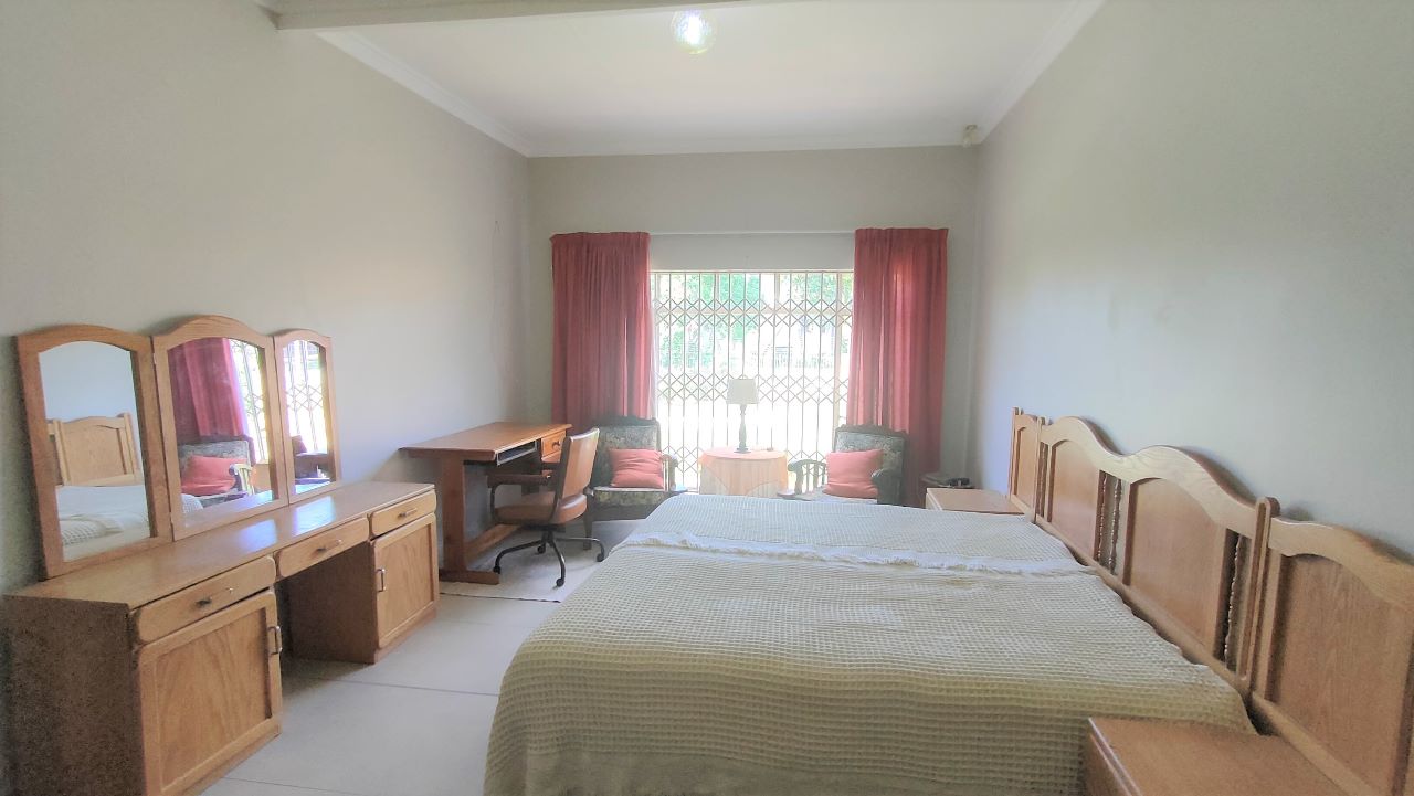 Fully furnished luxury room next to Faerie Glen hospital Junk Mail