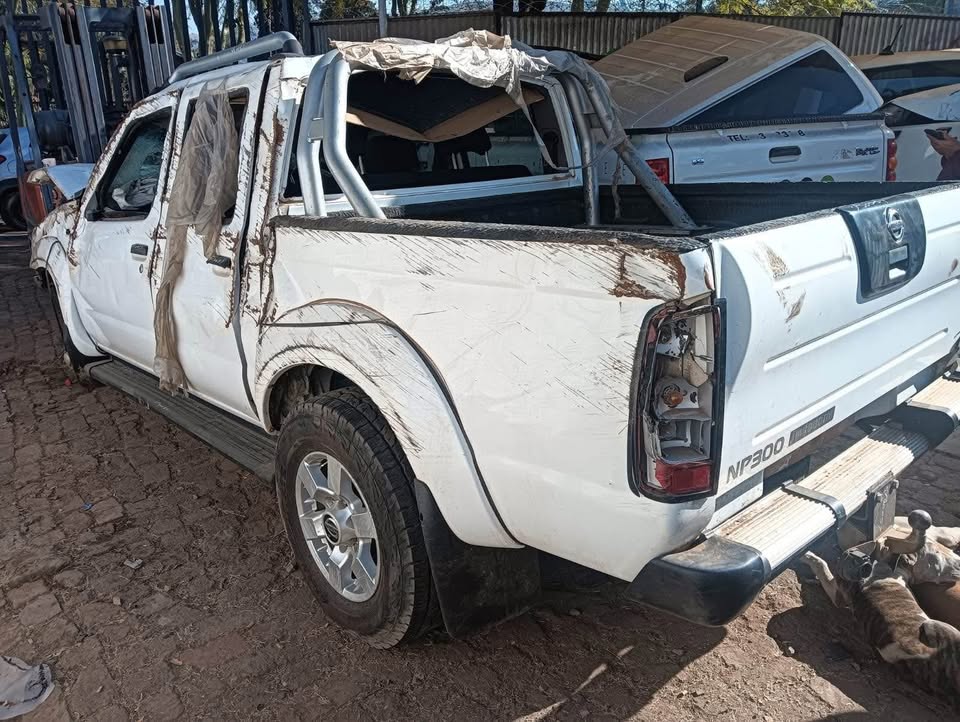 NISSAN NP 300 WHITE STRIPPING FOR PARTS ON SALE - Private Seller NISSAN NP 300 WHITE STRIPPING FOR PARTS ON SALE - Private Seller