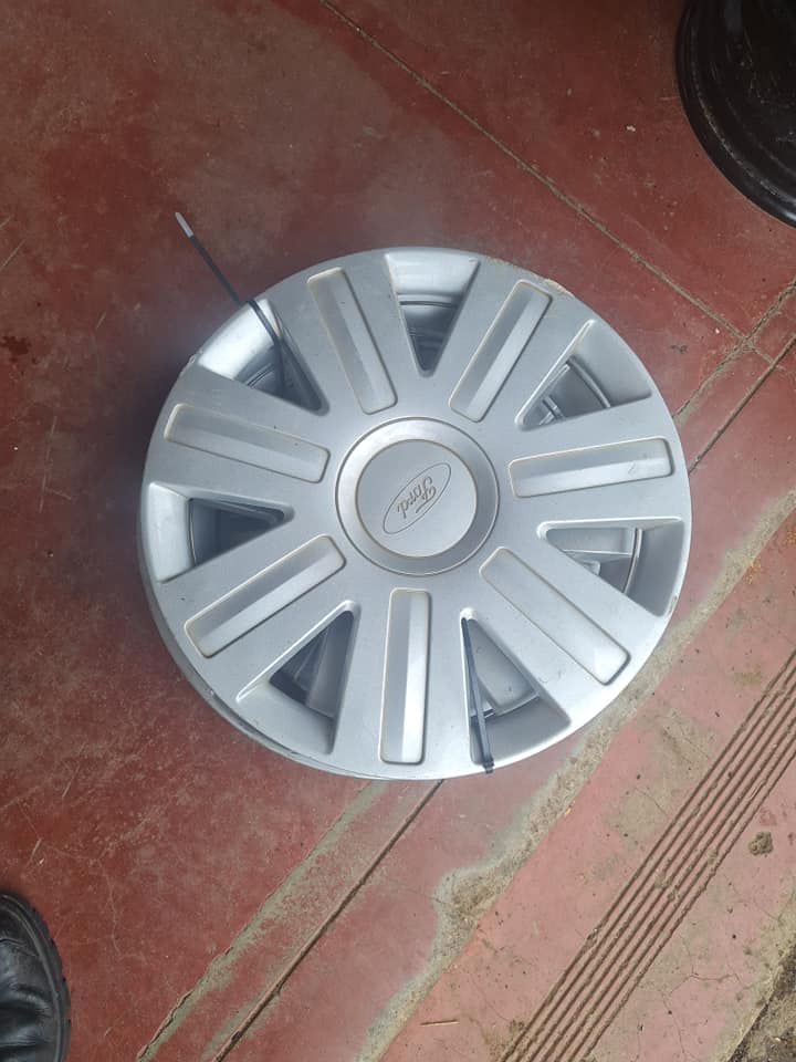 Ford figo original wheel caps aset size 14 - Private Seller Ford figo original wheel caps aset size 14 - Private Seller