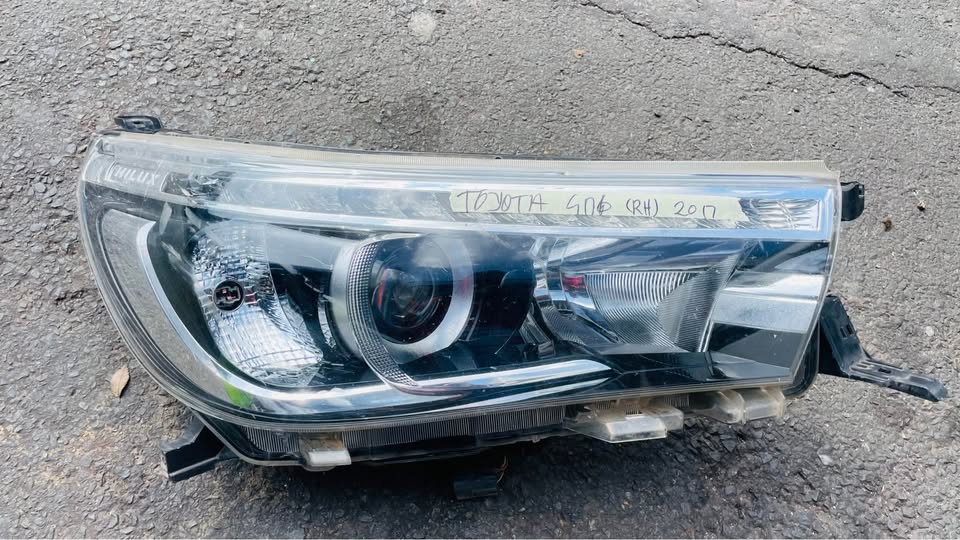 Toyota Hilux GD6 LED HEADLIGHT - Private Seller Toyota Hilux GD6 LED HEADLIGHT - Private Seller