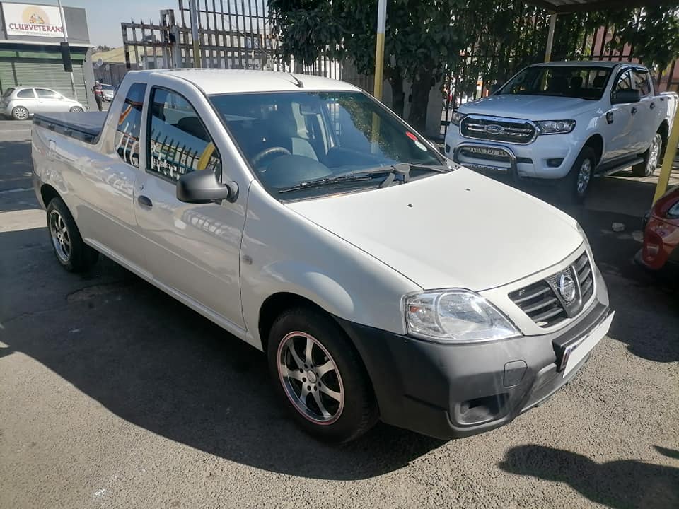 2012 Nissan Np200 1.6i Bakkie with a Spare key