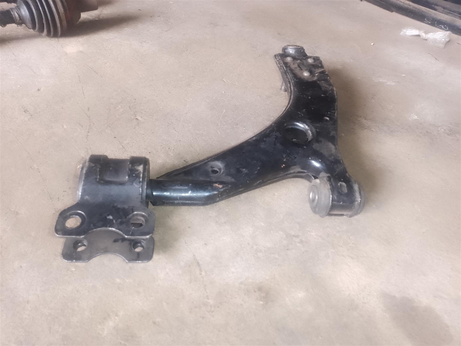 VOLVO S40/V50 2005-2006 RIGHT CONTROL ARM FOR SALE. - Private Seller VOLVO S40/V50 2005-2006 RIGHT CONTROL ARM FOR SALE. - Private Seller