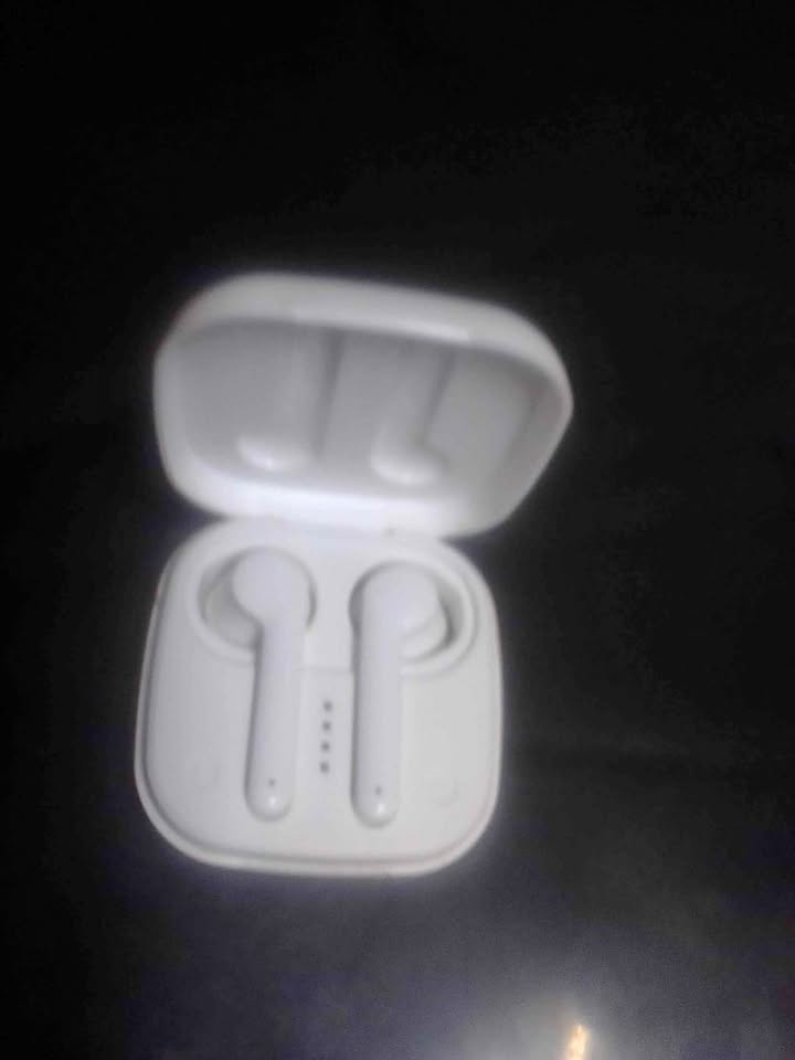 Dixon True Wireless Earbud . Like Ng lasting. As fresh as new . Dixon True Wireless Earbud . Like Ng lasting. As fresh as new .