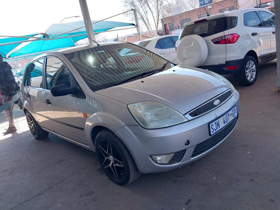 2005 FORD FIESTA 1.6  75 000KM SILVER COLOR MANUEL PETROL
