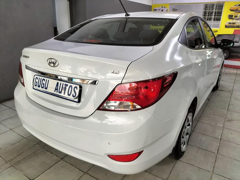 2019 HYUNDAI ACCENT 1.6 GLS SEDAN MANUAL TRANSMISSION/94,000KM/PETROL/WHITE/SPARE KEY