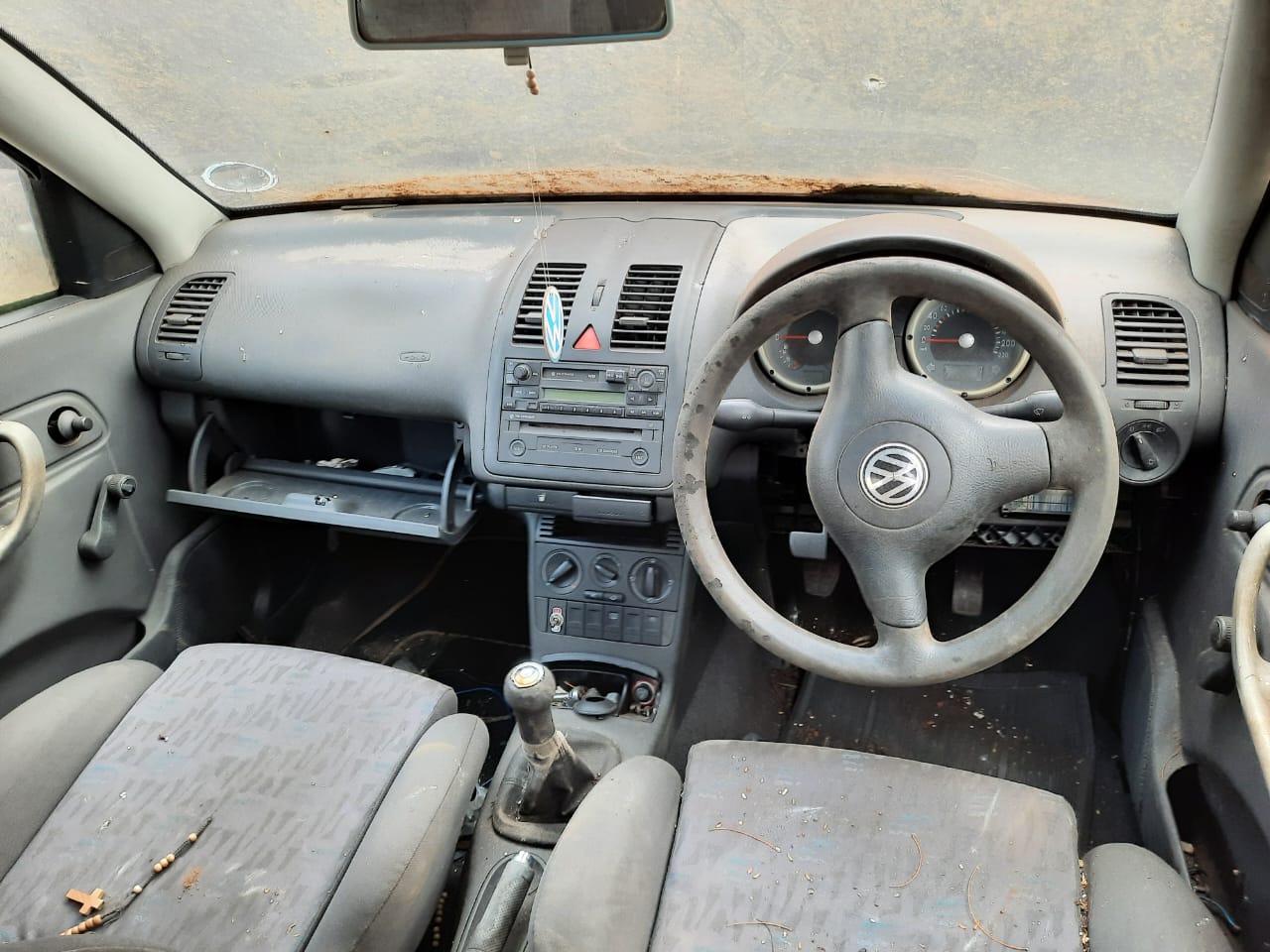 2001 VW Polo 1.6i - Stripping for Spares.