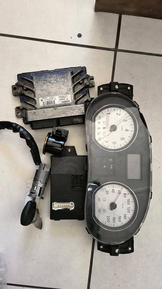 Renault Np200 lockset - Private Seller Renault Np200 lockset - Private Seller