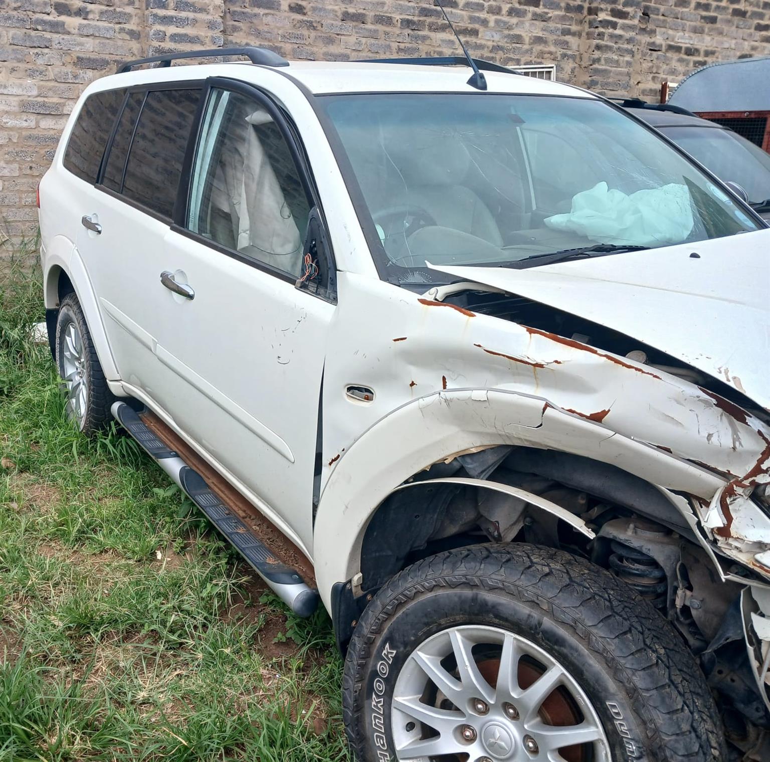 MITSHIBISHI PAJERO SPORT - Private Seller MITSHIBISHI PAJERO SPORT - Private Seller