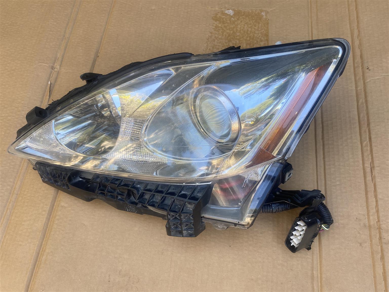 2010 LEXUS IS250 XENON HEADLIGHT LEFT SIDE FOR SALE. IN EXCELLENT CONDITION - Private Seller 2010 LEXUS IS250 XENON HEADLIGHT LEFT SIDE FOR SALE. IN EXCELLENT CONDITION - Private Seller