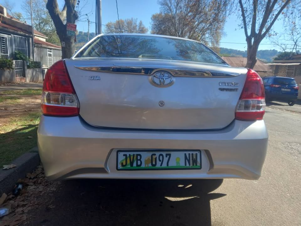 Toyota Etios Sedan 1.5 Sprint Petrol, Manual, Silver, 74000kms