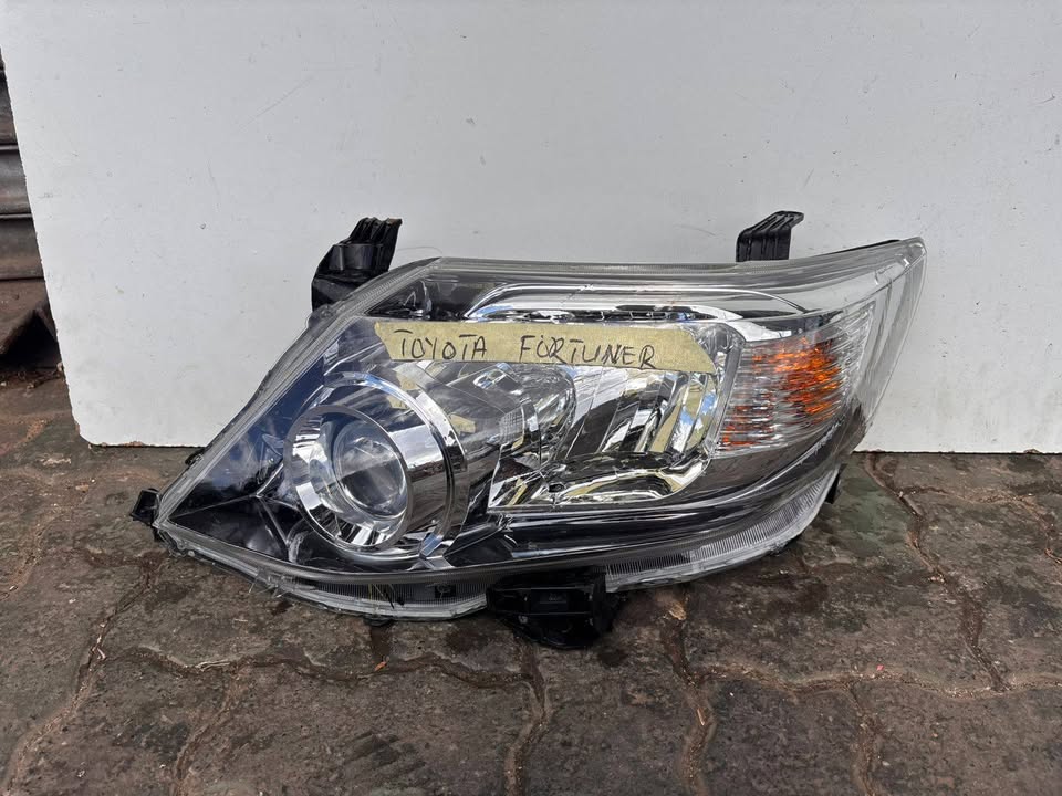 Toyota Fortuner Headlight - Private Seller Toyota Fortuner Headlight - Private Seller