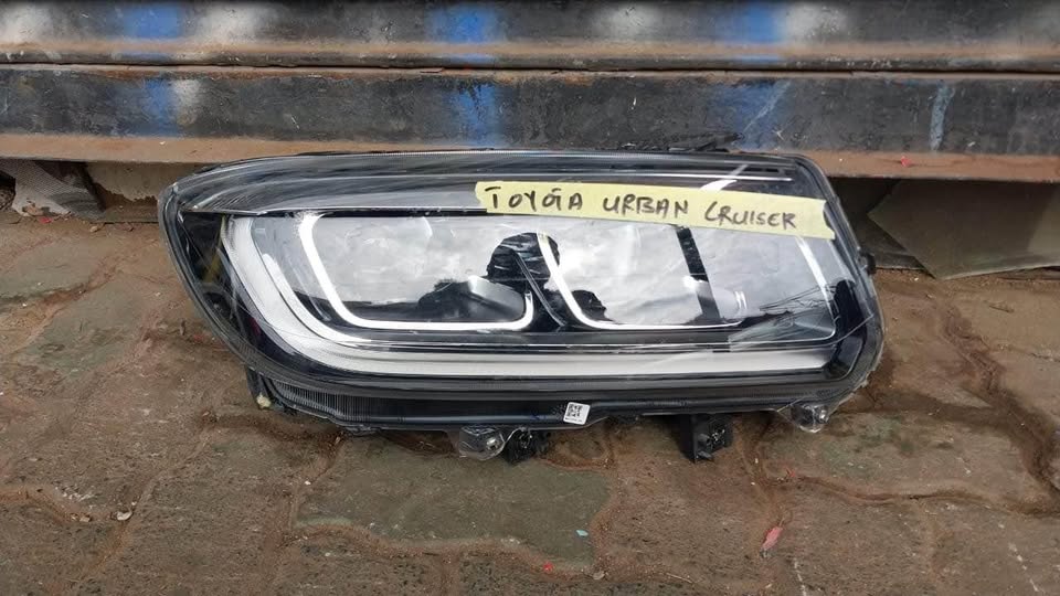 Toyota Urban Cruiser headlight - Private Seller Toyota Urban Cruiser headlight - Private Seller