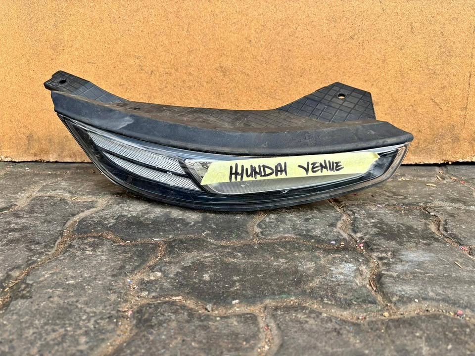 Hyundai Venu HEADLIGHT - Private Seller Hyundai Venu HEADLIGHT - Private Seller