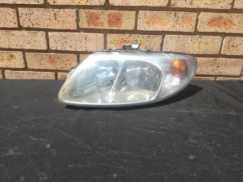 Chrysler Voyager Headlight - Private Seller Chrysler Voyager Headlight - Private Seller