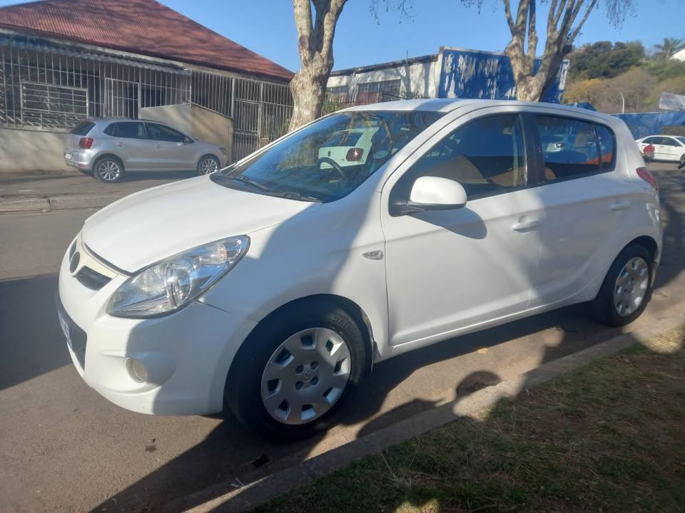 2011 Hyundai i20 1.4 Petrol, Manual, White, 83000kms,