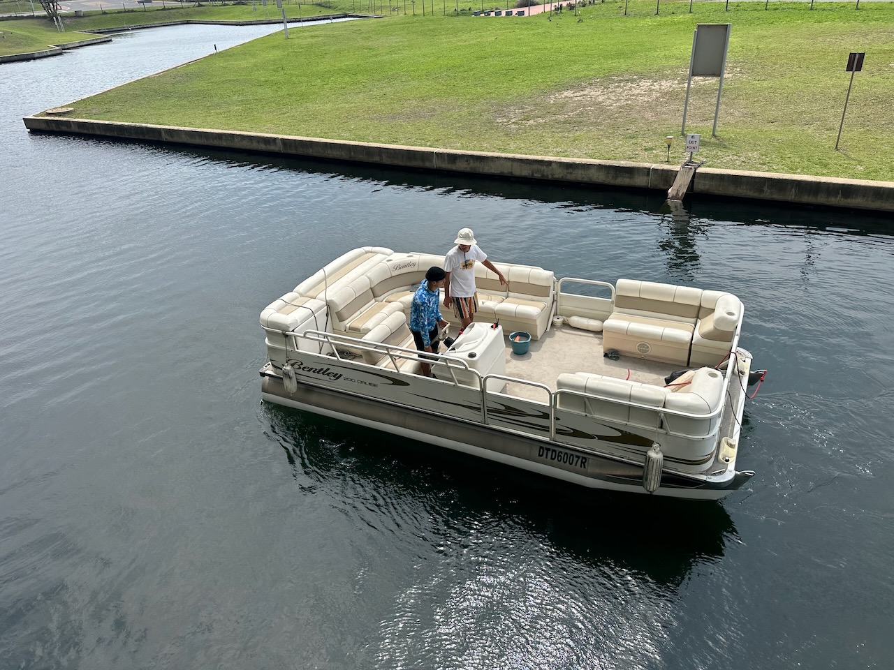 2008 Bentley Pontoon Boat 200 Cruise - 12 People