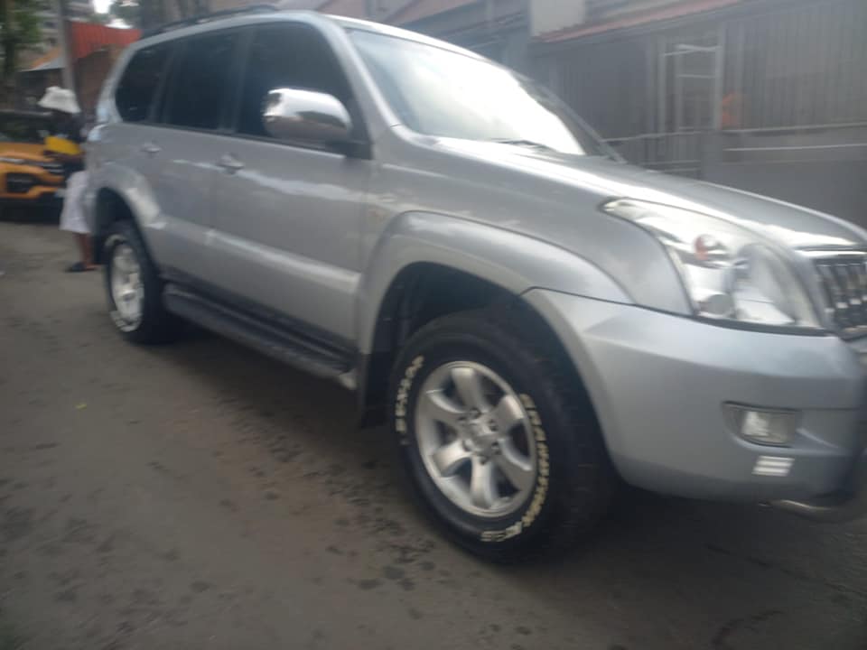 2006 TOYOTA LAND CRUISER PRADO 4.0 V6 PETROL, AUTOMATIC 4X4, SILVER COLOR