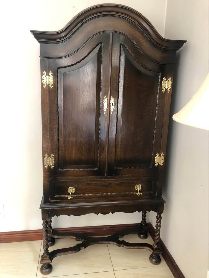 Stunning vintage drinks cabinet Stunning vintage drinks cabinet