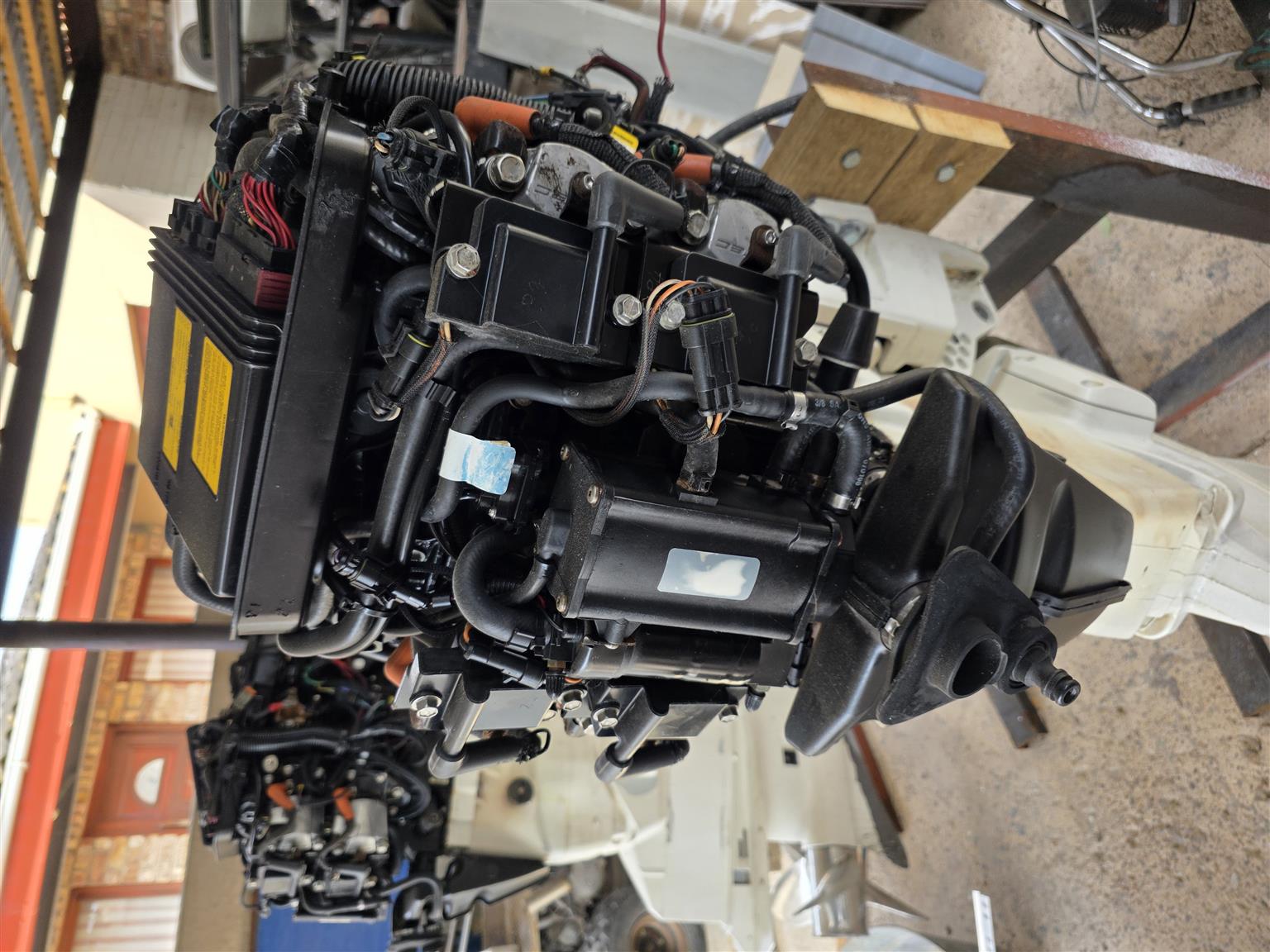 Evinrude etec 130hp x4 breaking up for spares 3 running condition