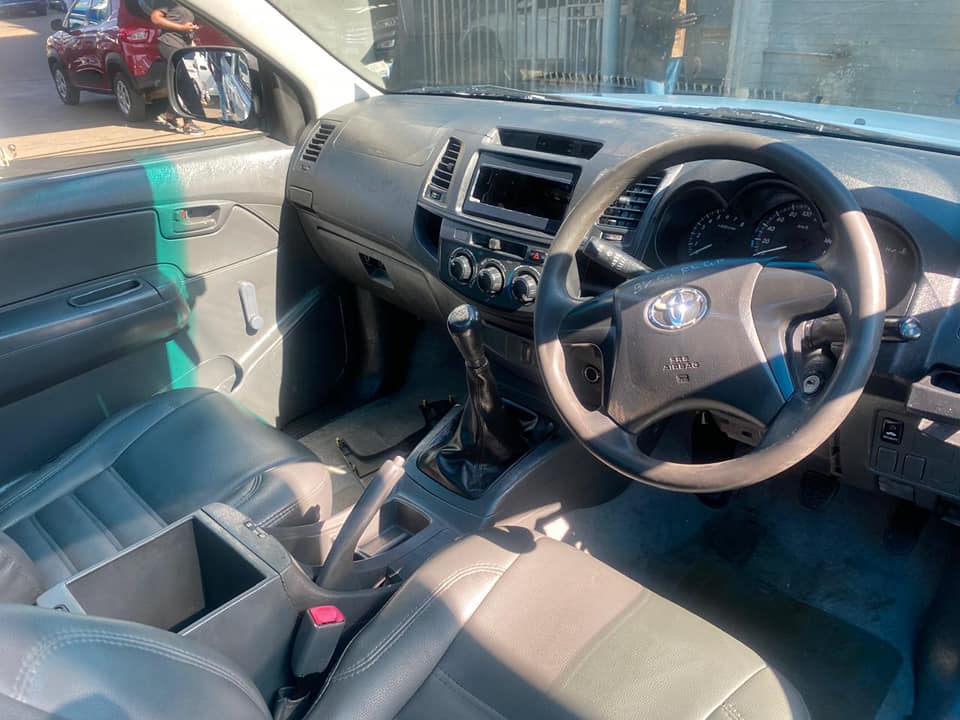 2013 TOYOTA HILUX 2.0 VVTI SINGLE CAB MANUAL