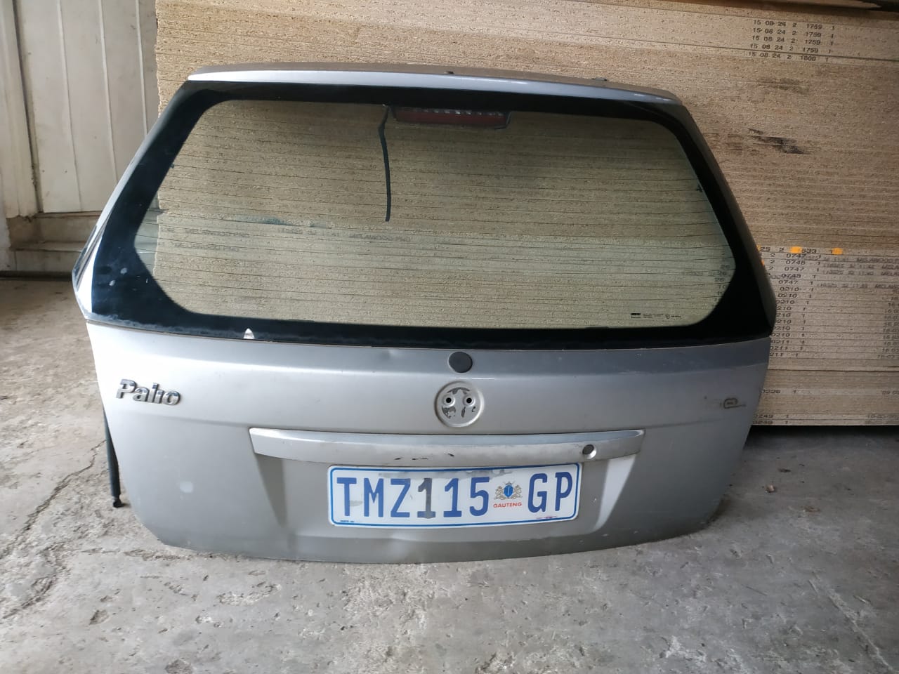 Fiat palio tailgate with glass and lock mechanism for sale - Private Seller
