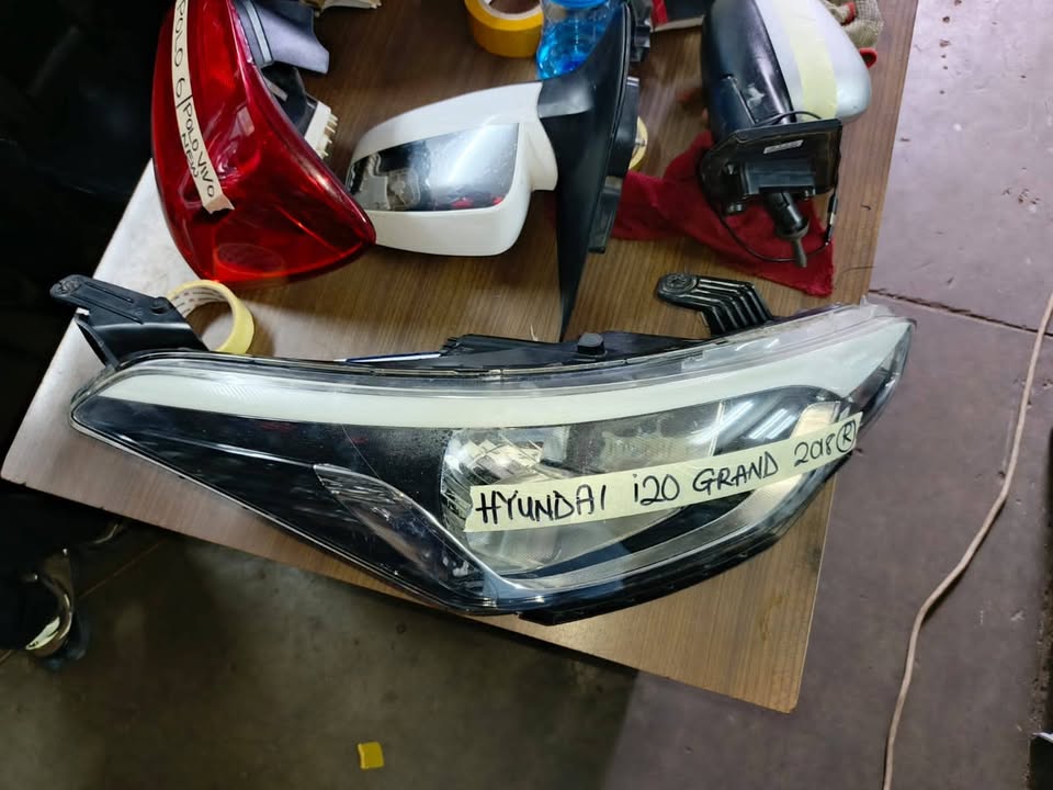Hyundai i20 grand 2018 Right Headlight - Private Seller Hyundai i20 grand 2018 Right Headlight - Private Seller