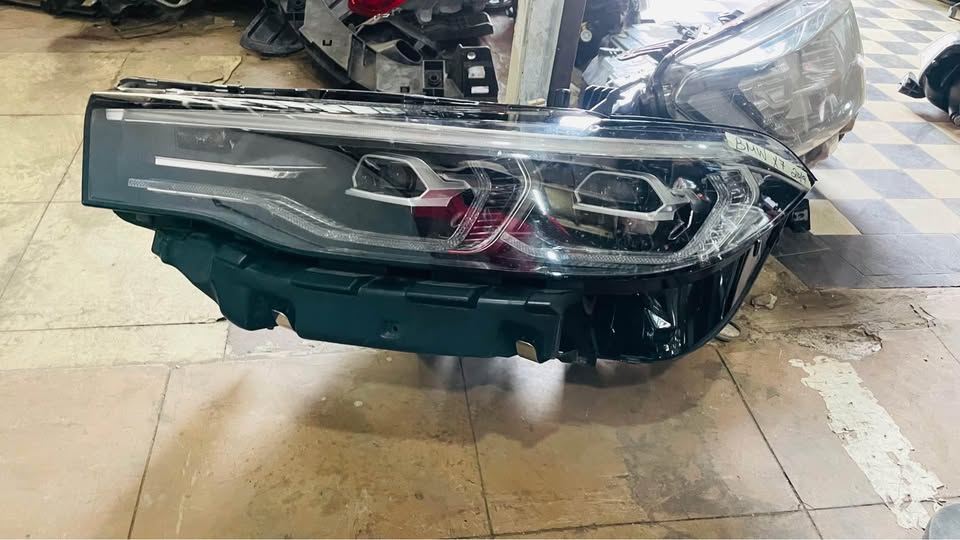BMW X7 G07 HEADLIGHT 2019/21 - Private Seller BMW X7 G07 HEADLIGHT 2019/21 - Private Seller