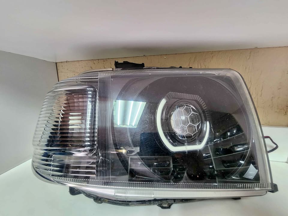 Toyota land cruiser headlight - Private Seller Toyota land cruiser headlight - Private Seller